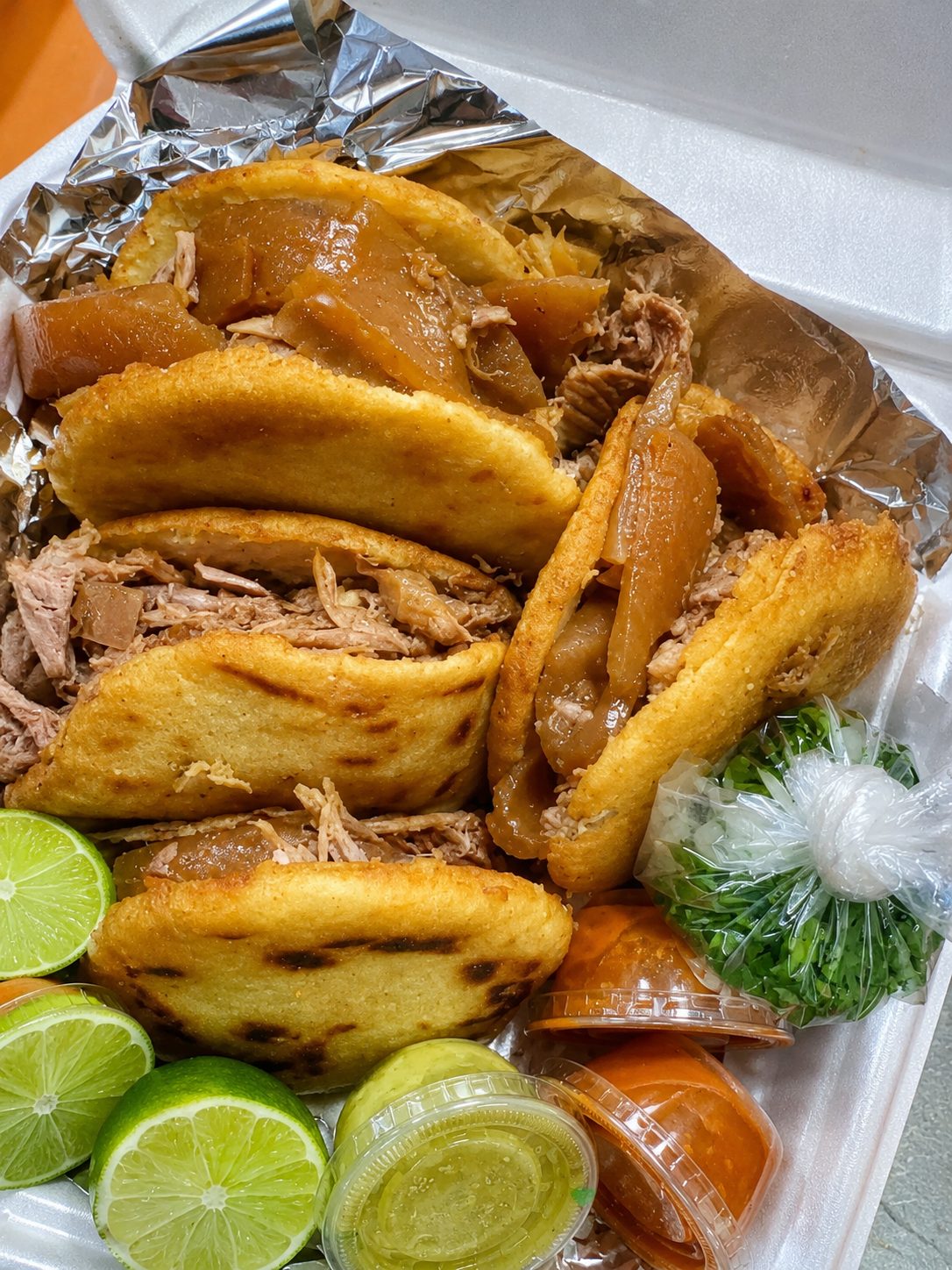 Gorditas de Carnitas — 3 piezas
